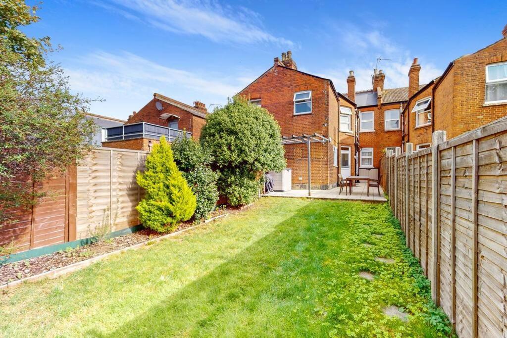 Spacious 2Bd Apartment Cricklewood Londra Esterno foto