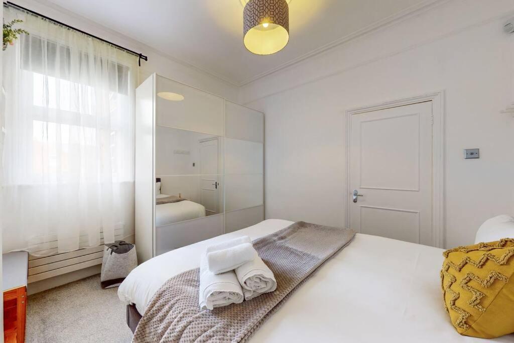 Spacious 2Bd Apartment Cricklewood Londra Esterno foto
